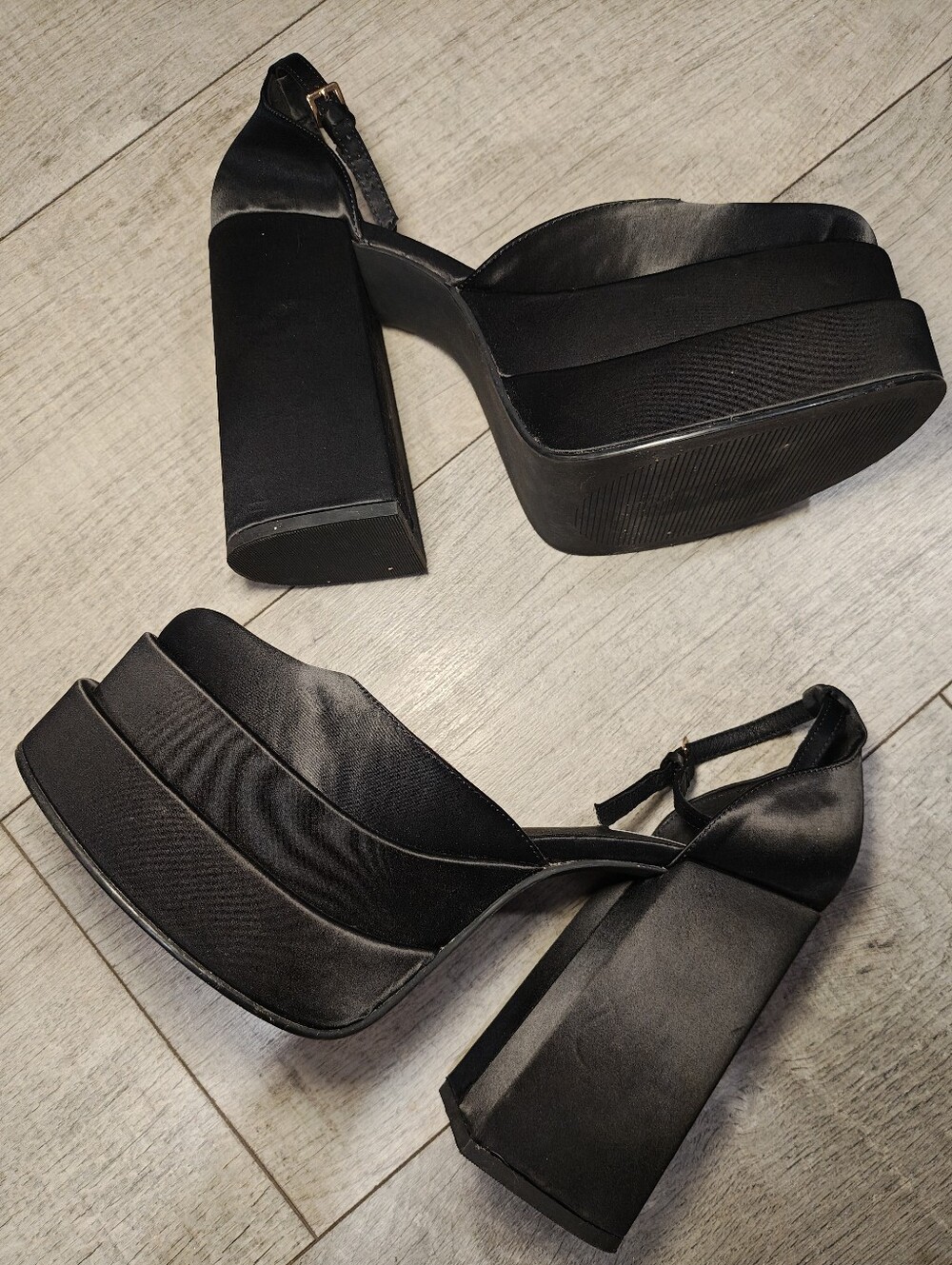 Steve Madden Charlize Black Satin Platform Chunky Block Heels. - Picture 2 of 12